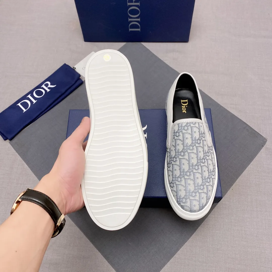 p380, Dior series casual shoes 👟🔥[Dior] Dior's new casual men's shoes are launched in Hong Kong counters. Official website 1:1 production. Original Italian materials. Designed by European and American masters. Perfect shape to create counter quality. Solid color rubber wear-resistant outsole and classic dazzling head! Super versatile and very comfortable. High-end without losing taste, fashionable and novel! ! Absolute focus! Code number: 38-44, three colors available (45 can be customized, cannot be returned or exchanged) No. 005